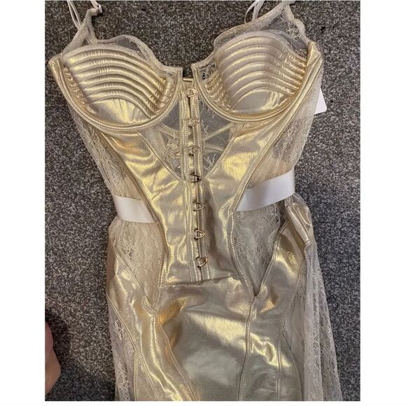 Elegant Cream Women's Intimate Set - Picture 7 of 10